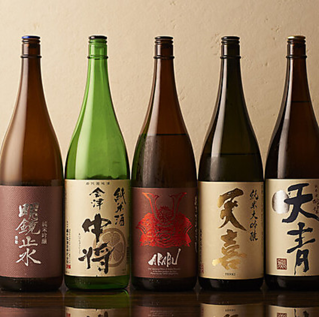 盛岡の人気銘柄「赤武」から全国各地の有名地酒まで、50種以上の日本酒を豊富に取り揃えております。