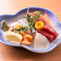 新鮮な旬のネタをご提供！刺身盛り合わせ。