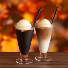 コーヒーフロート 800円 / カフェオレフロート 900円