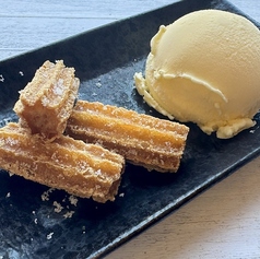 パクッとミニチュロス　バニラアイス添え