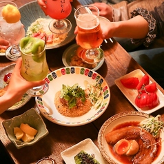 【2時間飲み放題付き】ゴルゴンゾーラのナンピザ・とろとろ角煮・フライドポテトなど≪全9品≫のコース！の写真