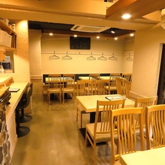 ハシゴダカは28名を上限に店内貸し切り可能です。