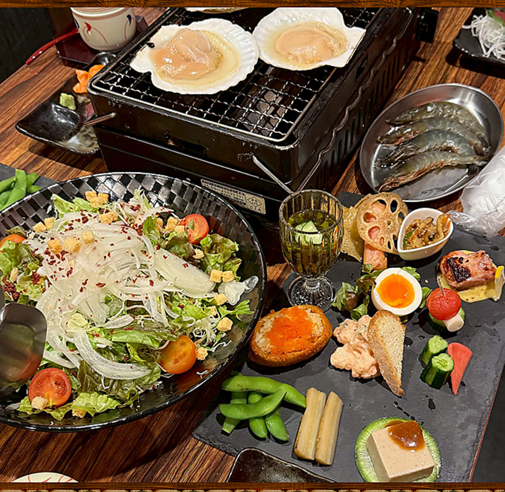 充実の飲み放題！時間を気にせず酔いしれる♪名物料理を楽しめる各種コースをご用意しております！