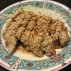 胡麻付け若鶏の特製ソース掛け(ユーリンチー)