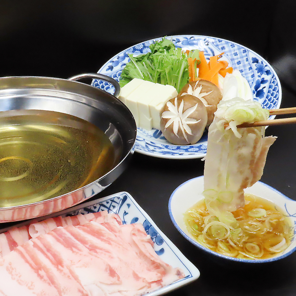 トビウオからとった出汁でいただく「九州あごだし豚しゃぶ」も大好評♪上品でコクのある旨い出汁が◎