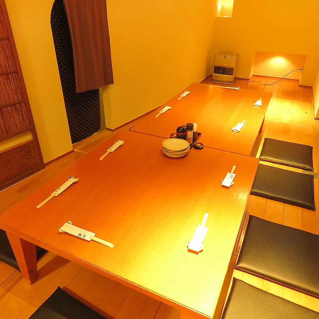 2つのお座敷個室はつなげて1つにする事も可能！その他円卓スタイルの掘りごたつ個室等もございます！