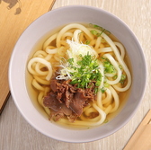 天文館公園のすぐそばに「にくと、うどん」。2次会や飲んだ後の〆は肉うどんがぴったり◎