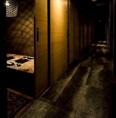 飲み会,女子会,ママ会,合コンにピッタリ♪内装やインテリアにもこだわったお洒落な寛ぎ空間を満喫できる個室席を多彩にご用意しております！誕生日や記念日のお祝い事に嬉しい、サプライズの特典も◎大切な方との思い出に残るひとときを、是非当店でお過ごしくださいませ。