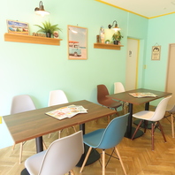 写真映えするハワイアンな雰囲気の店内！