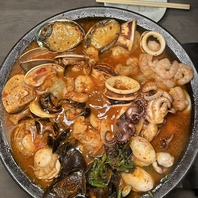 釜山発祥の本格旨辛鍋と充実したドリンクメニューを堪能