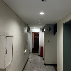 3.エレベーターを出て右に進むと突き当りに入口が♪