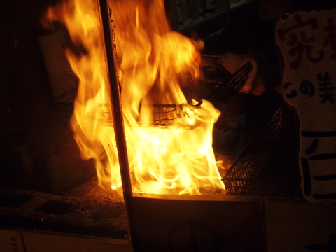 他店比較は不要！豪快な炎で焼き上げる本場宮崎の地鶏料理・焼酎の専門店。