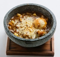 料理メニュー写真 石焼きチーズカレー（Stone grilled cheese curry)