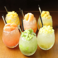 バーテンダーが腕を振るう。好みを形にする本格的な一杯