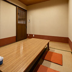 ご接待やご会食、少人数での飲み会に大人気の個室席です！周りを気にせず、絶品の海鮮と美味しいお酒を心ゆくまでお楽しみください。4名様からご予約承ります◎