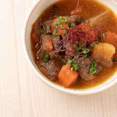 お酒が進む一品目白押し♪大衆酒場の定番の煮込みも！