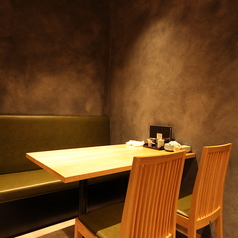 ゆったりくつろげるテーブル席もご用意！