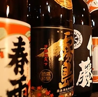 九州各地の地酒や焼酎を厳選。料理を引き立てる一杯を！