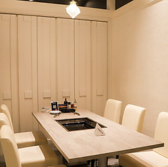 個室料やチャージ料は一切かかりません！贅沢な個室空間をリーズナブルに利用できるのが当店の魅力。事前予約でスムーズなご案内が可能です。