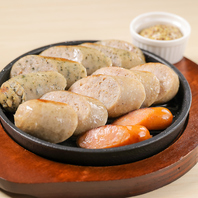 ビールに相性抜群！当店自慢のソーセージ盛り合わせ