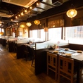 【モダンな造り】店内は昭和な雰囲気を感じさせる居心地の良い空間です。