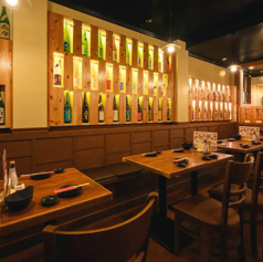 【歓送迎会・忘新年会も大歓迎♪】駅より約30秒の駅前好アクセス♪大人数様でのご宴会も当店にお任せください！最大70名様までご案内可能な広々とした店内は、端から端まで見渡すことができる掘りごたつ個室を完備しております。乾杯の音頭や宴会途中の移動もスムーズ！各種宴会にぜひご利用ください。