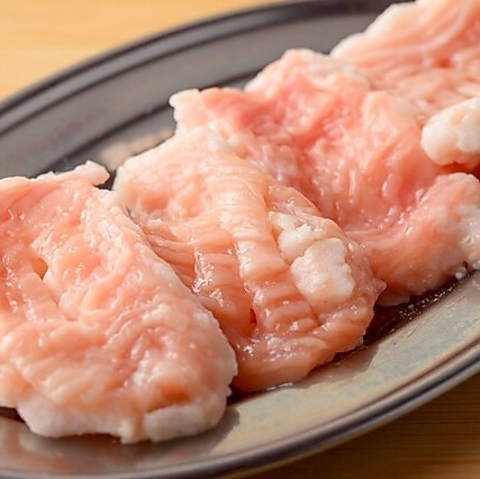 桜木町駅徒歩5分。鮮度自慢のホルモンと焼肉を堪能できる店です