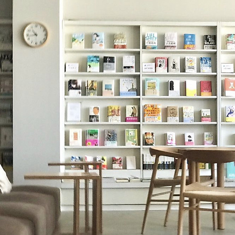 カフェとして、書店として、試し読みのできるブックカフェ