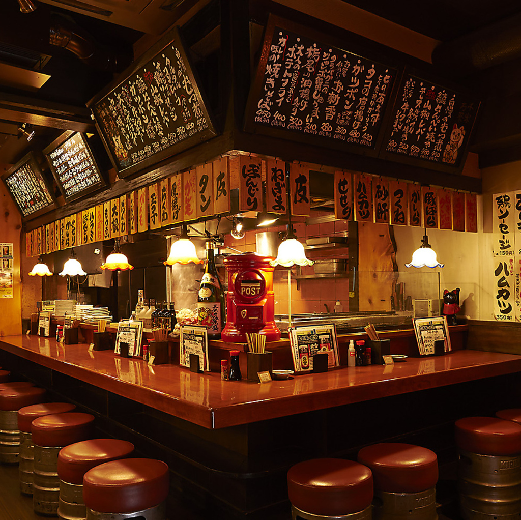 スタッフとの会話を楽しみながらお食事ができるカウンター席は、お一人様のサク飲みにもぜひどうぞ◎