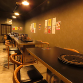 最大38名様までご利用可能な宴会収容可能な席数を完備しています。会社の宴会や決起集会など、各種ご要望にも柔軟に対応いたしますので、お気軽にご相談ください。また、プライベートな集まりに最適な個室席もご用意しており、最大10名様までの部分貸切利用が可能です。ゆったりとした空間で、存分にお楽しみいただけます。