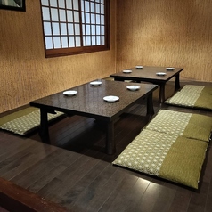 4名様掛けと2名様がけの座敷席をご用意しております。