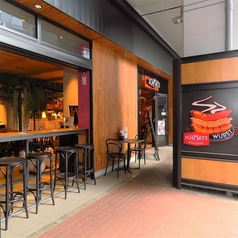 春や夏は外で風を感じながら美味しくビールを乾杯していただけます！