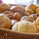 【パン教室　初級～インストラクターコース】パン初心者から講師を目指す方まで丁寧に指導しており、プロとして活躍中の方も多く輩出しています。