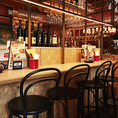 お一人様でのご利用や、デートに最適なカウンター席を12席ご用意しております。活気あふれる店内で、お洒落なドイツのクラフトビールをじっくりと堪能したい方におすすめです。