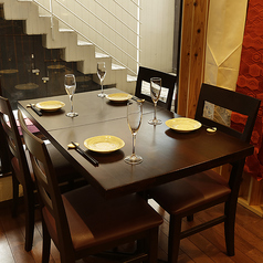 【テーブル席】テーブル席は2名～8名様程度ご利用いただけます。