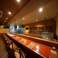 【会話を楽しむカウンターのお席♪】カウンターのお席で美味しいお酒とお料理を楽しむのも良いですね◎お料理との相性が良いお酒の話など、カウンター席ならではの楽しみ方もできるかも☆