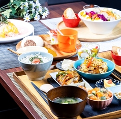 オムライスやパスタ、サラダプレートなどもご用意！