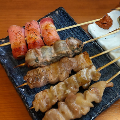 炭火で焼き上げるこだわりの串焼き☆「大葉豚巻き」や「ピーマンチーズ巻き」などの変わり串も◎の写真