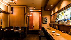 カウンター2名様×3　とテーブル席4名様