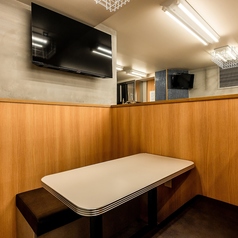 ソファーでゆっくりと。半個室のソファー席。