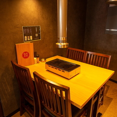 YAKINIKUEN 忍鬨 焼肉園にんぐ 大阪梅田店の雰囲気1