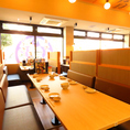 【大小さまざまなお席をご用意】店内は温かみのある明かりで雰囲気抜群♪気の合うお友達との飲み会や女子会などに是非ご利用ください。お席は人数に合わせてご用意できます。ご相談ください！新鮮な海の幸を味わいながら、ゆったりとおくつろぎください。