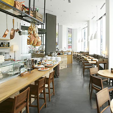 PIZZA SALVATORE CUOMO ピッツァ サルバトーレ クオモ 梅田の雰囲気1