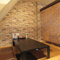 【掘りごたつテーブル席】ご家族とのお食事会にもご利用いただけます。ゆったりとした店内は、お子様連れのご家族にも好評です◎