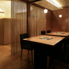 半個室席も人気のお席です。カジュアルな会食にも最適。リラックスしてお食事をお楽しみいただけます♪