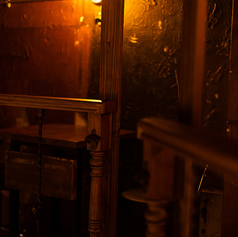 薄暗い照明がデートにぴったり