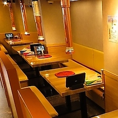 【人数に合わせたお席をご案内】お仕事終わりのサク飲み・観劇後や映画鑑賞後の語り合い・ショッピング後のお食事にも最適☆広々テーブル席を多数ご用意！