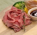 料理メニュー写真&nbsp;サーロインを使用したローストビーフ