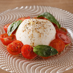 ブッラータチーズとミニトマトのカプレーゼ