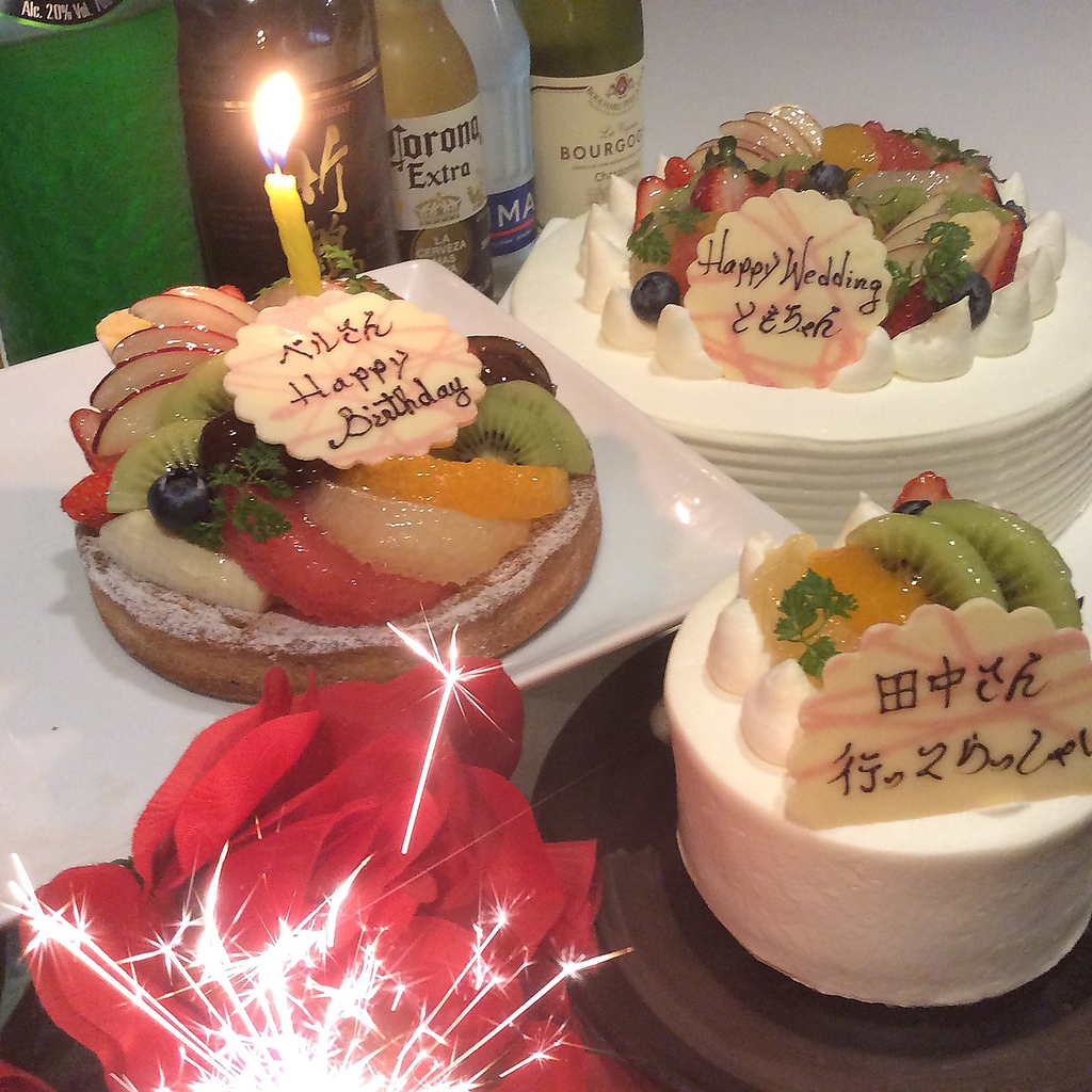 選べるホールケーキ付き120分[飲放]3500円コース。生クリーム、チョコ、モンブラン、フルーツタルト